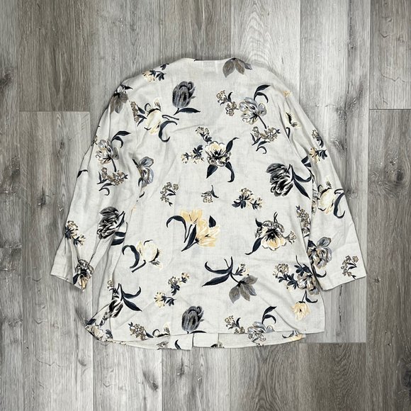 Moda Petite By Paris Star Vintage Flowers V-Neck Button Down Shirt - Picture 2 of 9